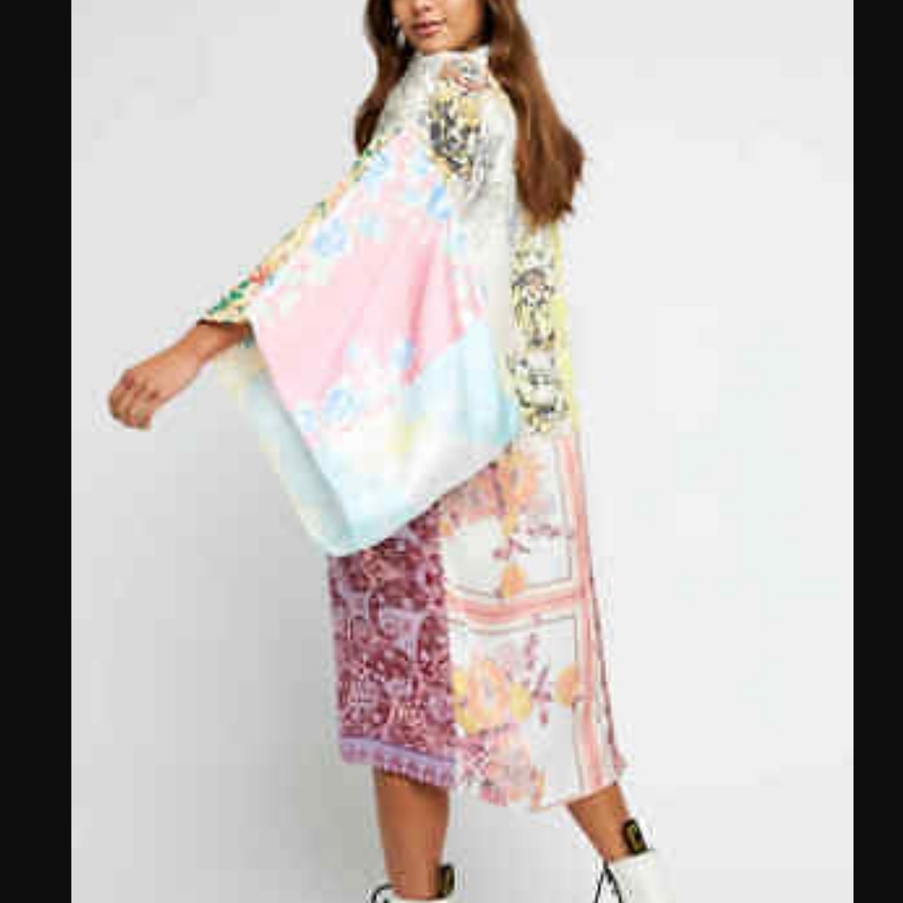 Free People Patched With Love Robe Kimono Mixed Floral Magic Combo Color M/L NWT - Picture 5 of 15